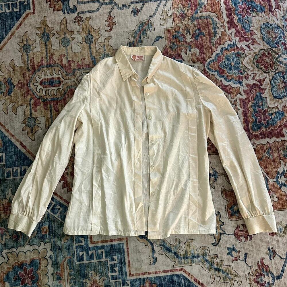 Creamy vintage button up size is